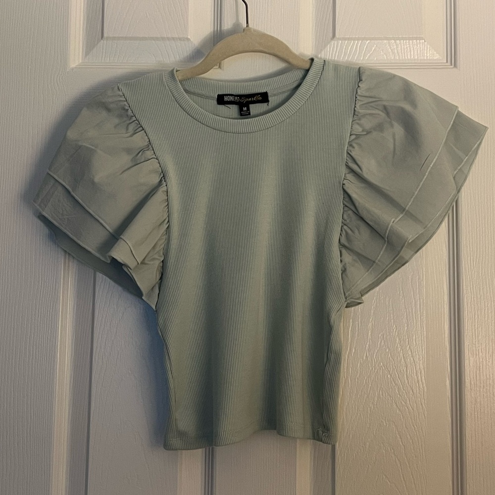 Flutter sleeve top